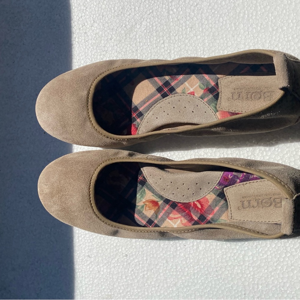 Born Women’s Tan Suede Leather Slip On Ballet Shoes Size 8M - Picture 9 of 14